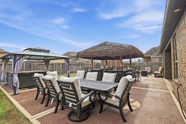 Building Photo - 24714 Longwood Forest Dr