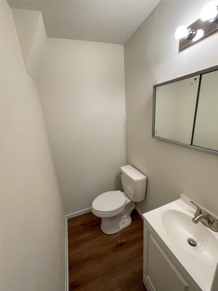 Building Photo - 1016 W Gandy St