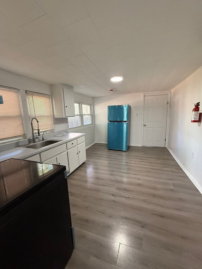 Building Photo - 15 Deming Ave