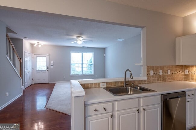 Building Photo - 4084 Howell Park Rd