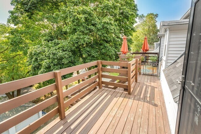 Building Photo - 15 Beale St