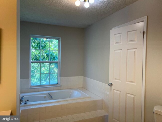 Building Photo - 53 E Shrewsbury Pl