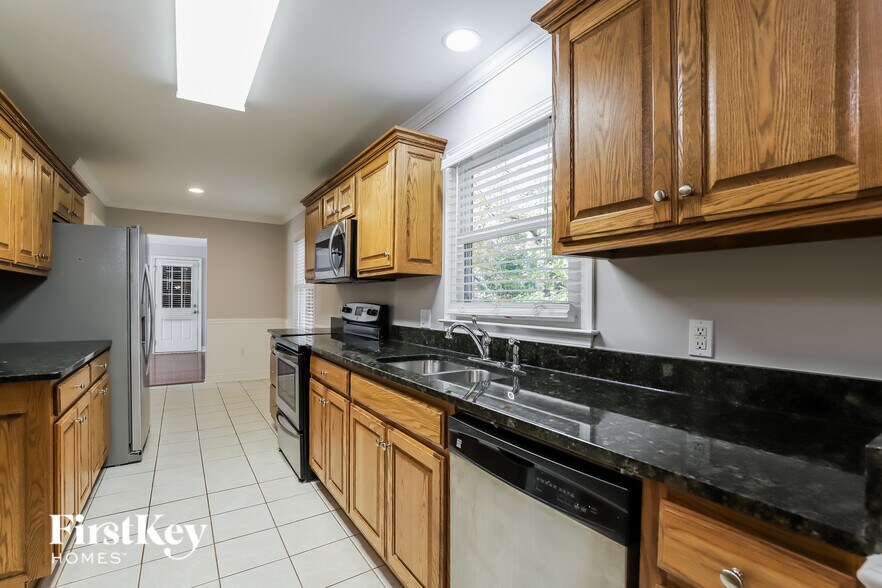 Building Photo - 2440 Thompson Mill Rd