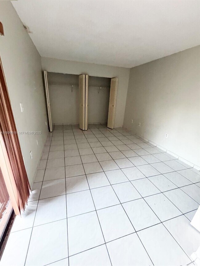 Building Photo - 400 W Park Dr