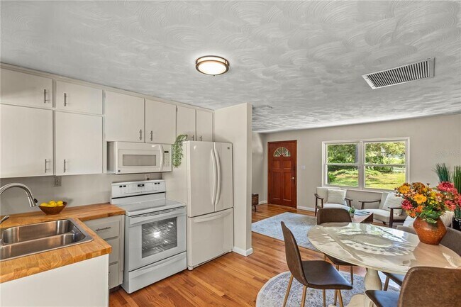 Building Photo - 5714 SW 196th Ave