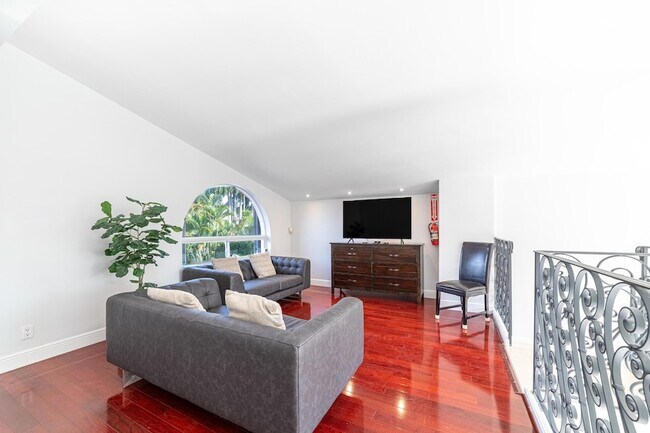 Building Photo - 2519 Barcelona Dr