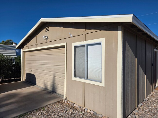 Building Photo - STUNNING PROPERTY-3 bedroom/2 bath Manufacture home in Central Bullhead City