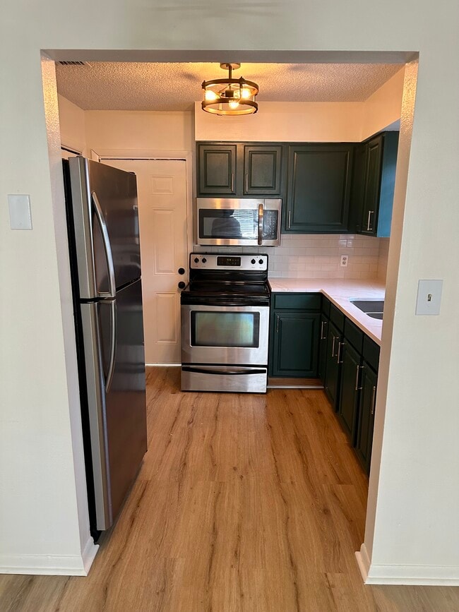 Building Photo - 1802 W House St