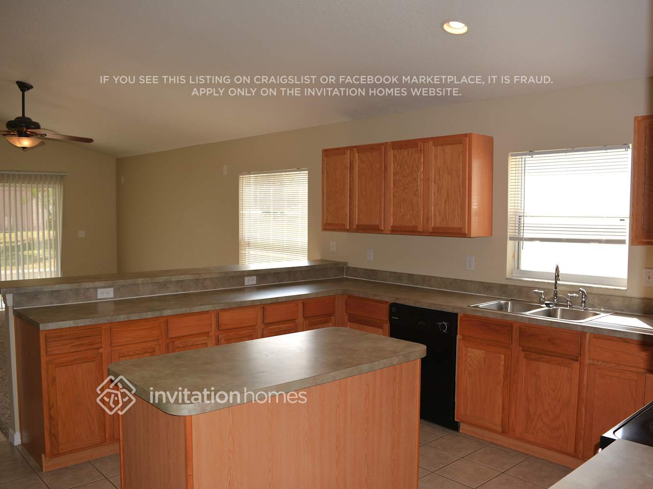 Building Photo - 1040 Lake Charles Dr