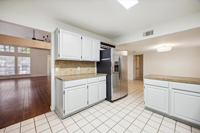 Building Photo - 13004 Sinton Ln