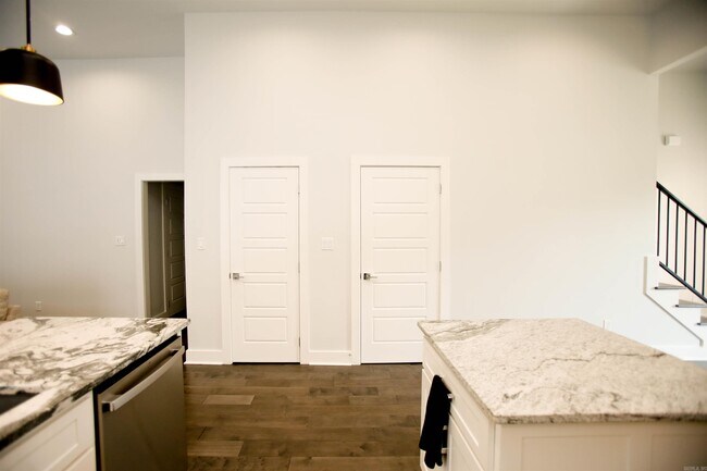 Building Photo - 65 Saffron Cir