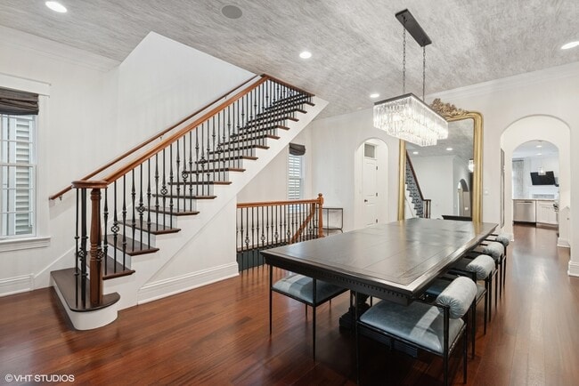 Building Photo - 4516 N Damen Ave