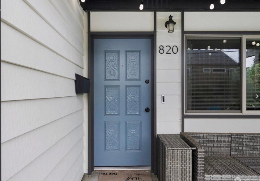 Building Photo - 820 W Argand St