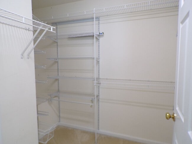 Building Photo - Two Bedroom, Two Level Condo Near Van Dorn Metro