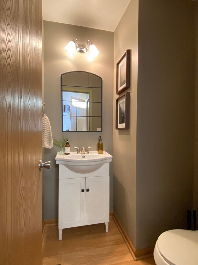 Building Photo - 16616 S Windsor Ln