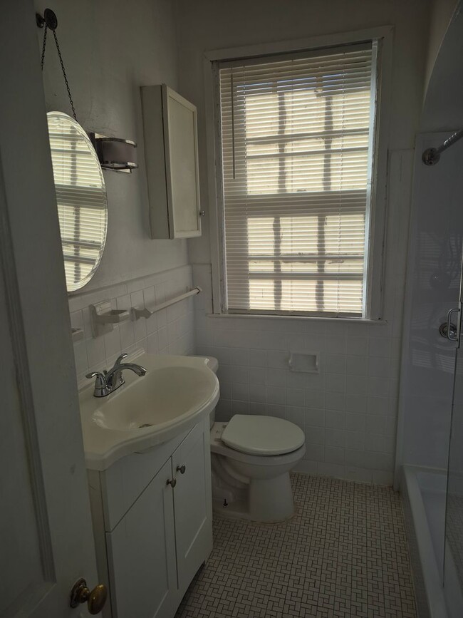 Building Photo - MOVE-IN SPECIAL 1/2 OFF 1ST MONTH'S RENT!!