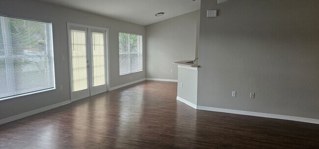 Building Photo - 1530 SW 19th Ave