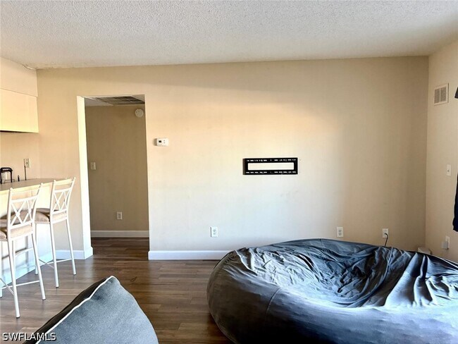 Building Photo - 5315 Summerlin Rd