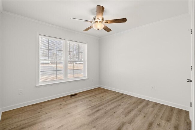 Building Photo - The Home You’ve Been Searching For! *Utili...