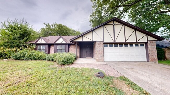 Building Photo - 2704 Wilderness Dr N