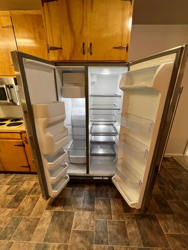 Building Photo - 429 E Pine St