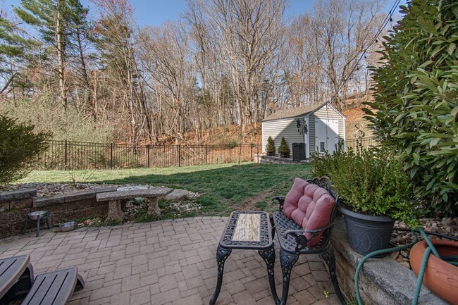 Building Photo - Spacious Home with Hot Tub, Fenced Yard an...