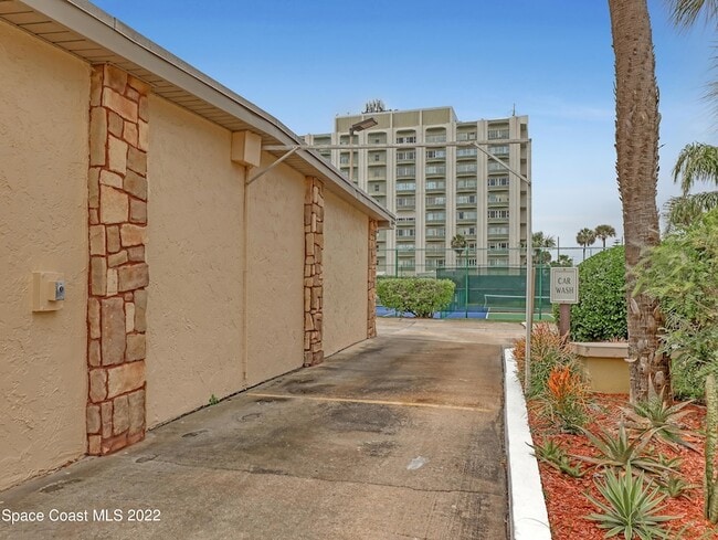 Building Photo - 1860 N Atlantic Ave