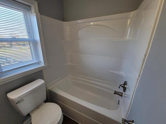 Building Photo - 5215 Wasena Ave