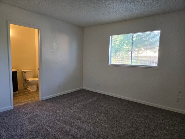 Building Photo - 545 Bluefield Ave