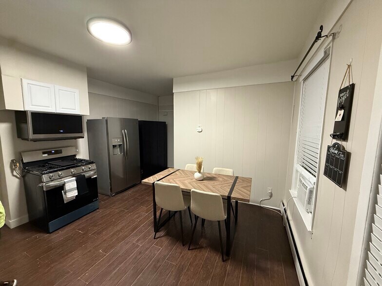 Kitchen 2 - 391 Woodlawn Ave