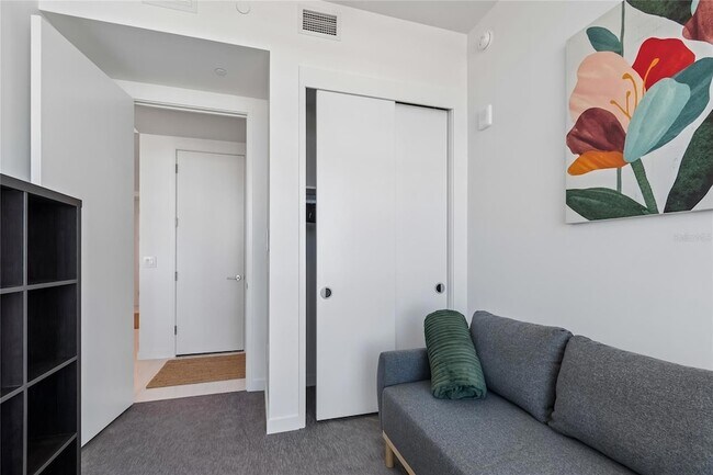 Building Photo - 400 Central Ave