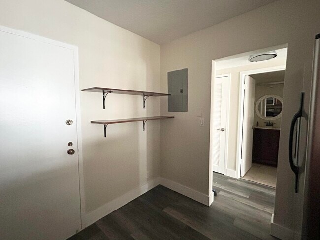 Building Photo - 3725 S Ocean Dr