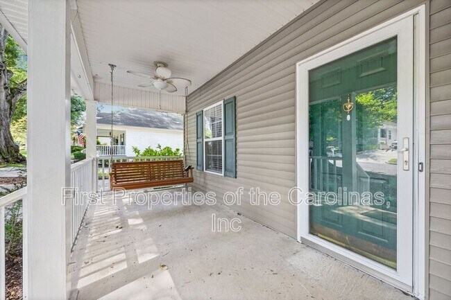 Building Photo - 215 6th St