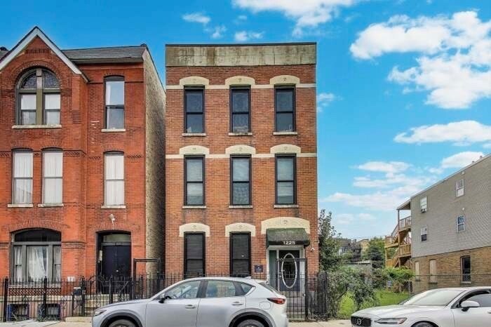 Building Photo - 1225 W Erie St
