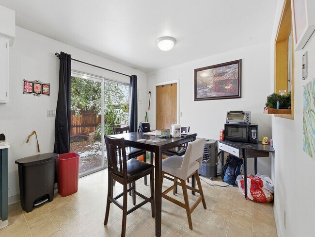 Building Photo - Prime Old Town Access | 3 Bed Home Near City Park + Downtown