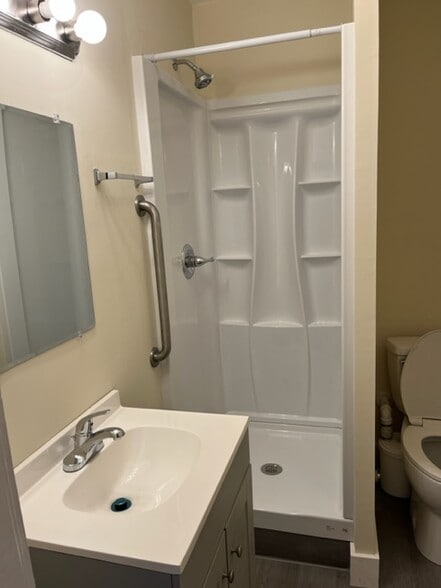 Bathroom - 1106 N Maple St
