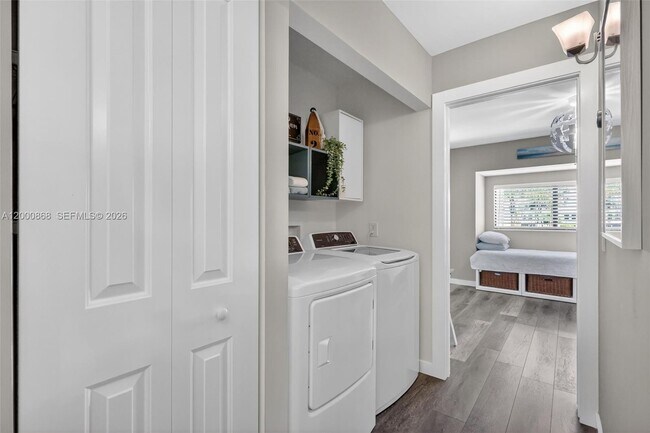 Building Photo - 9425 S Ocean Dr