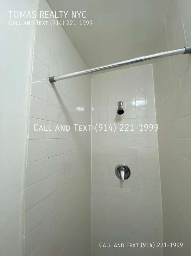 Building Photo - 142 School St