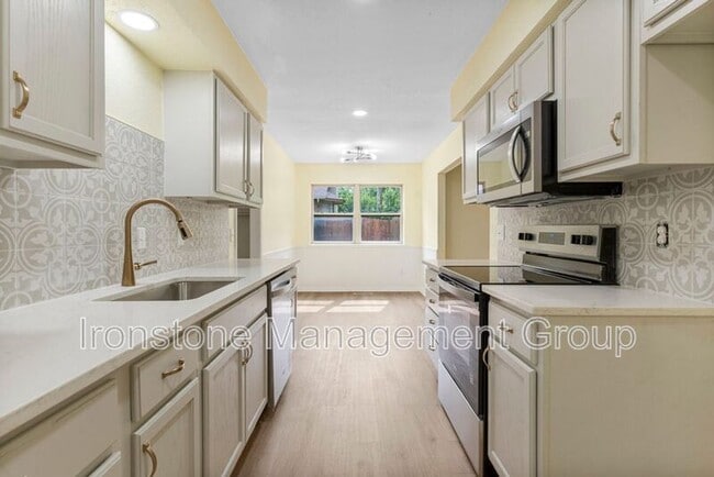 Building Photo - 3227 S Allegheny Ave