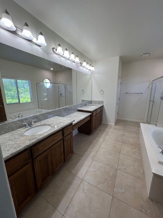 Building Photo - Beautiful 5 Bedroom Home in Crocker Ranch ...