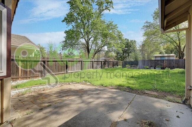 Building Photo - 2624 Walnut Ave