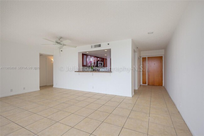 Building Photo - 7601 E Treasure Dr