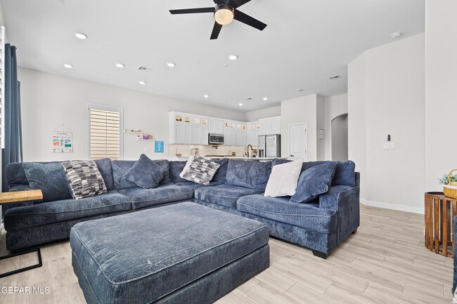 Building Photo - 12646 Amesbury