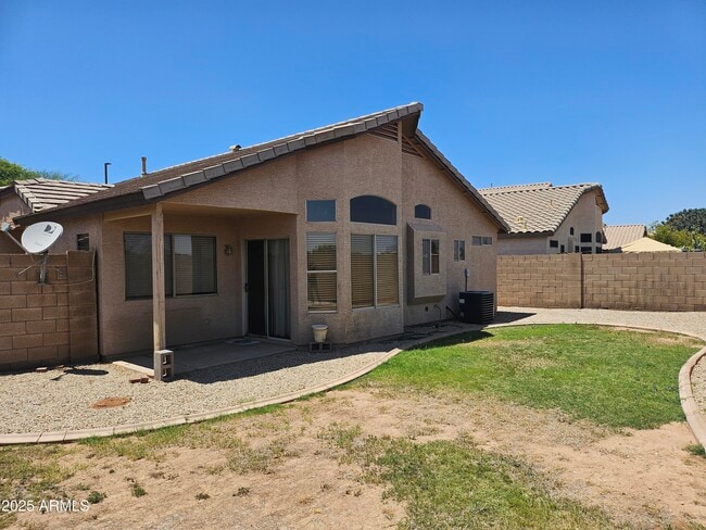 Building Photo - 2099 S Peppertree Dr