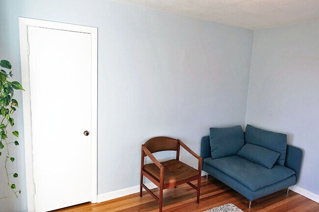 Building Photo - Hillsdale Ranch