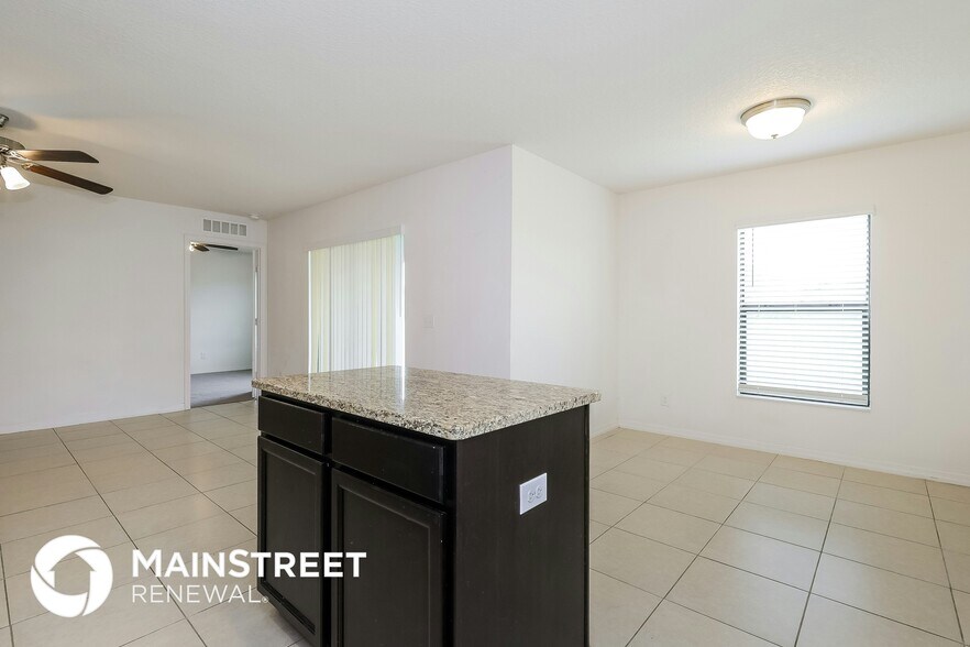 Building Photo - 1499 Swan Lake Cir