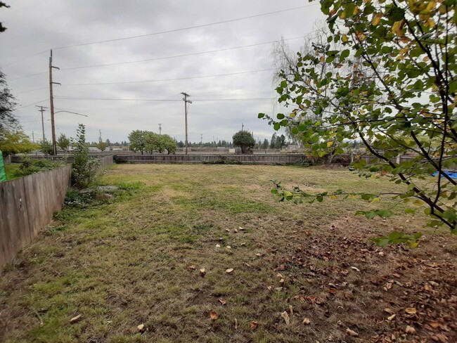 Building Photo - 340/340 1/2 Bethel Dr