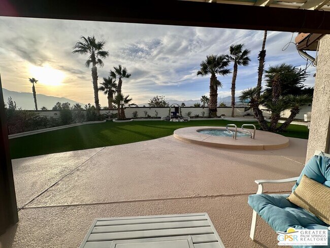 Building Photo - 9939 Vía Real