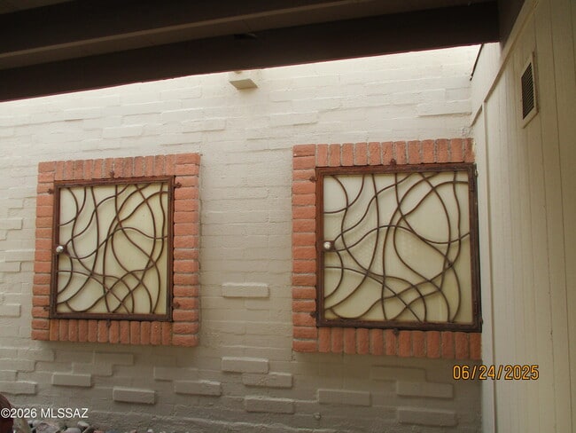 Building Photo - 8134 E Daniella Ln