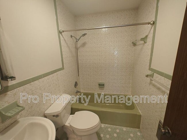 Building Photo - 18 Broadview Terrace